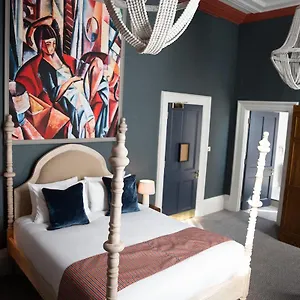 https://milsom-heights.tophotelsbath.com